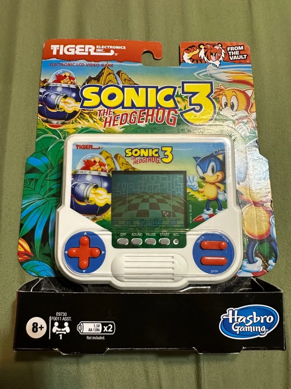 Hasbro Sonic the Hedgehog 3 Handheld Game - White with Blue and Red Controls - Picture 1 of 7